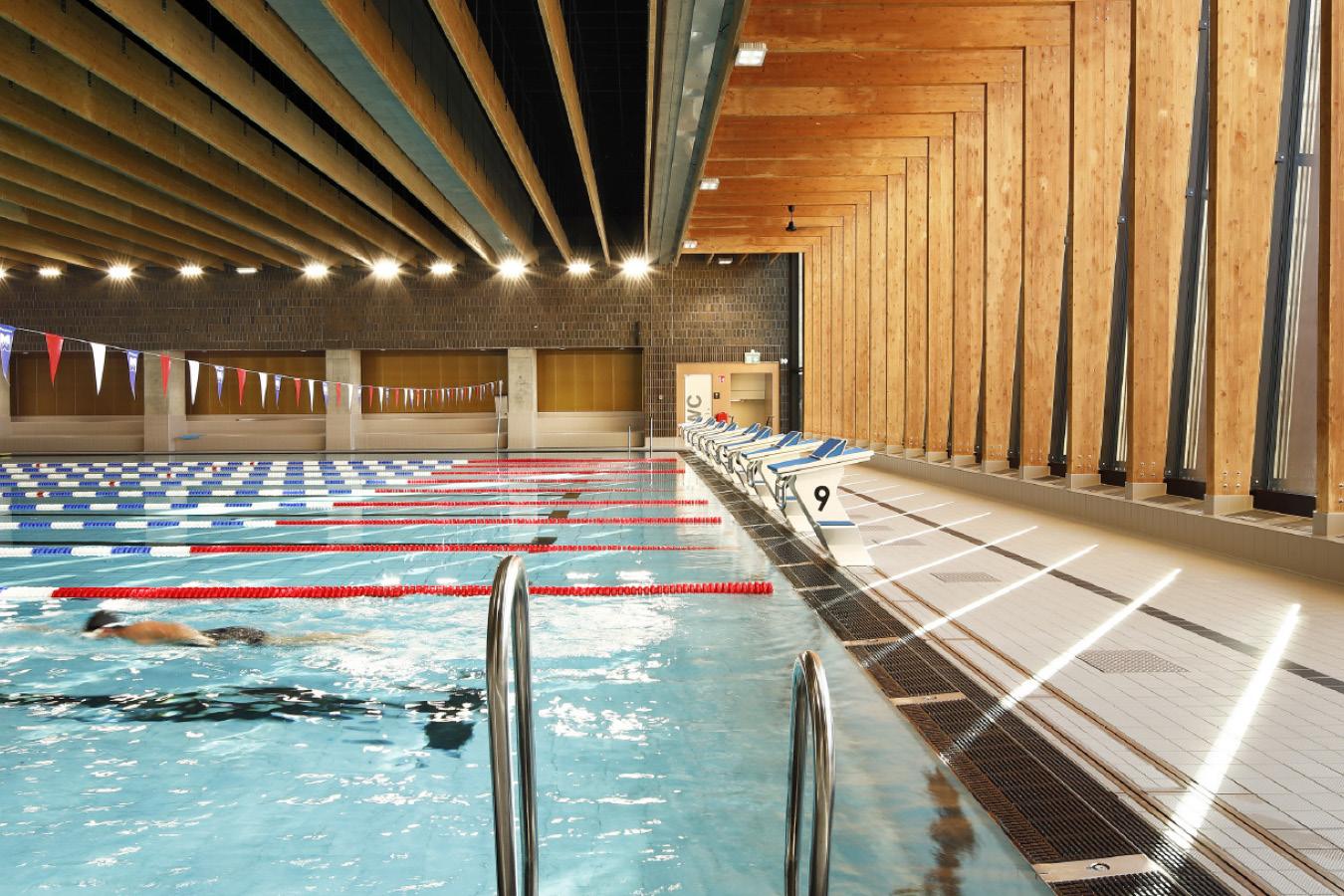 I Arenastaden finns 2 SATS, utegym, yogastudio, padel och en nybyggd simhall.