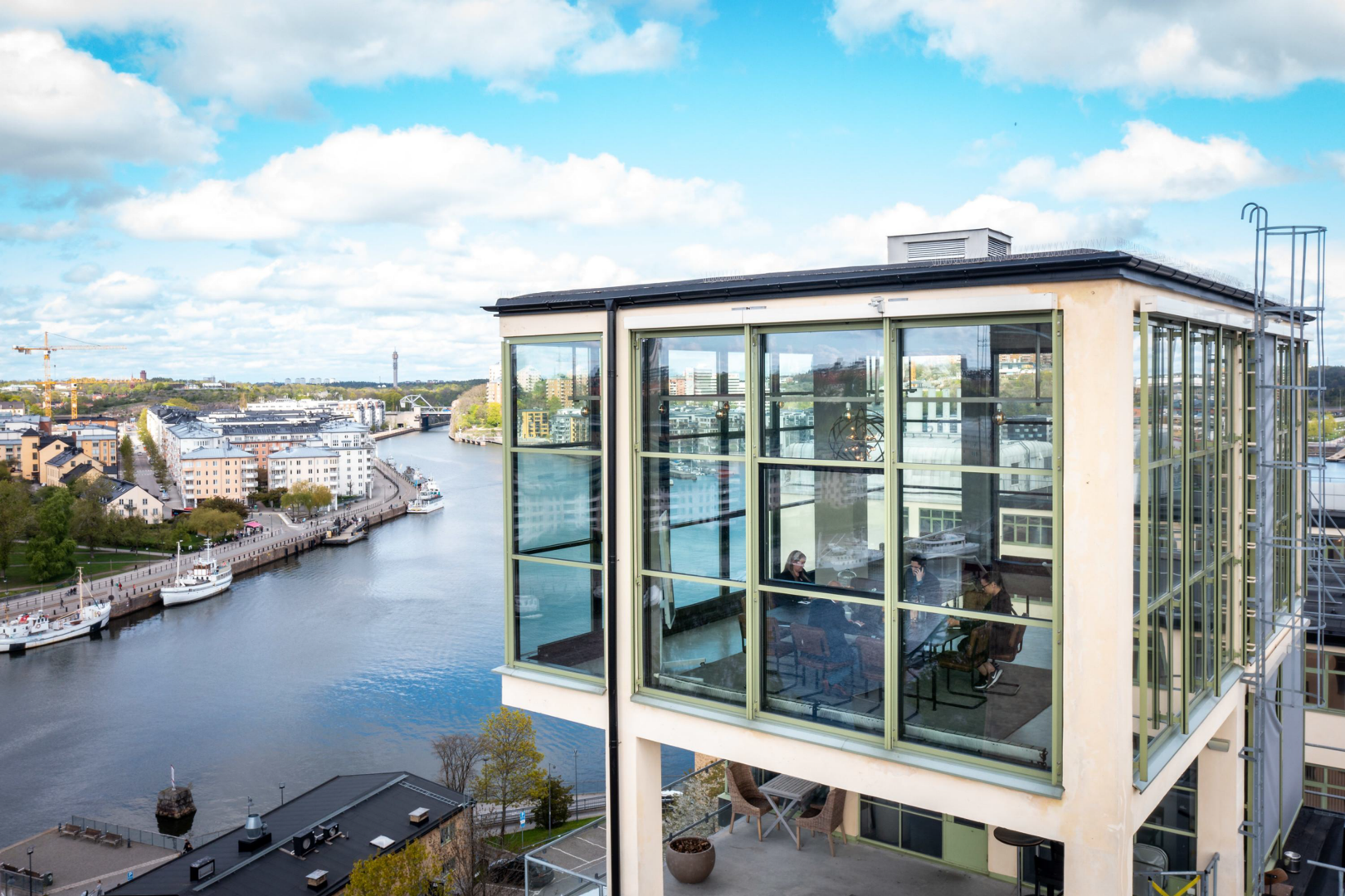 Konferensrum med utsikt över Hammarbykanalen.
