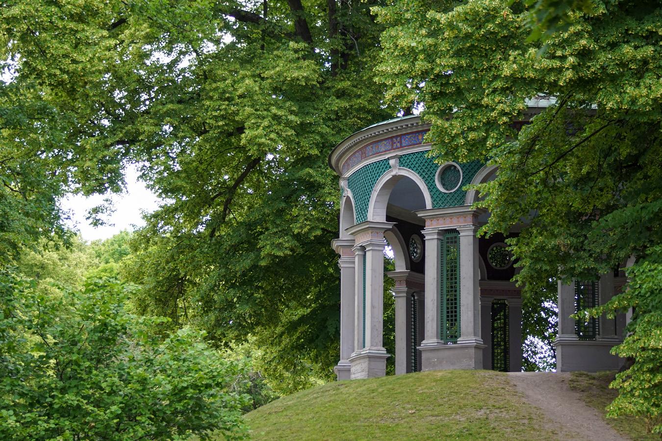 I Arenastaden får du närhet till Råstasjön och Hagaparken.