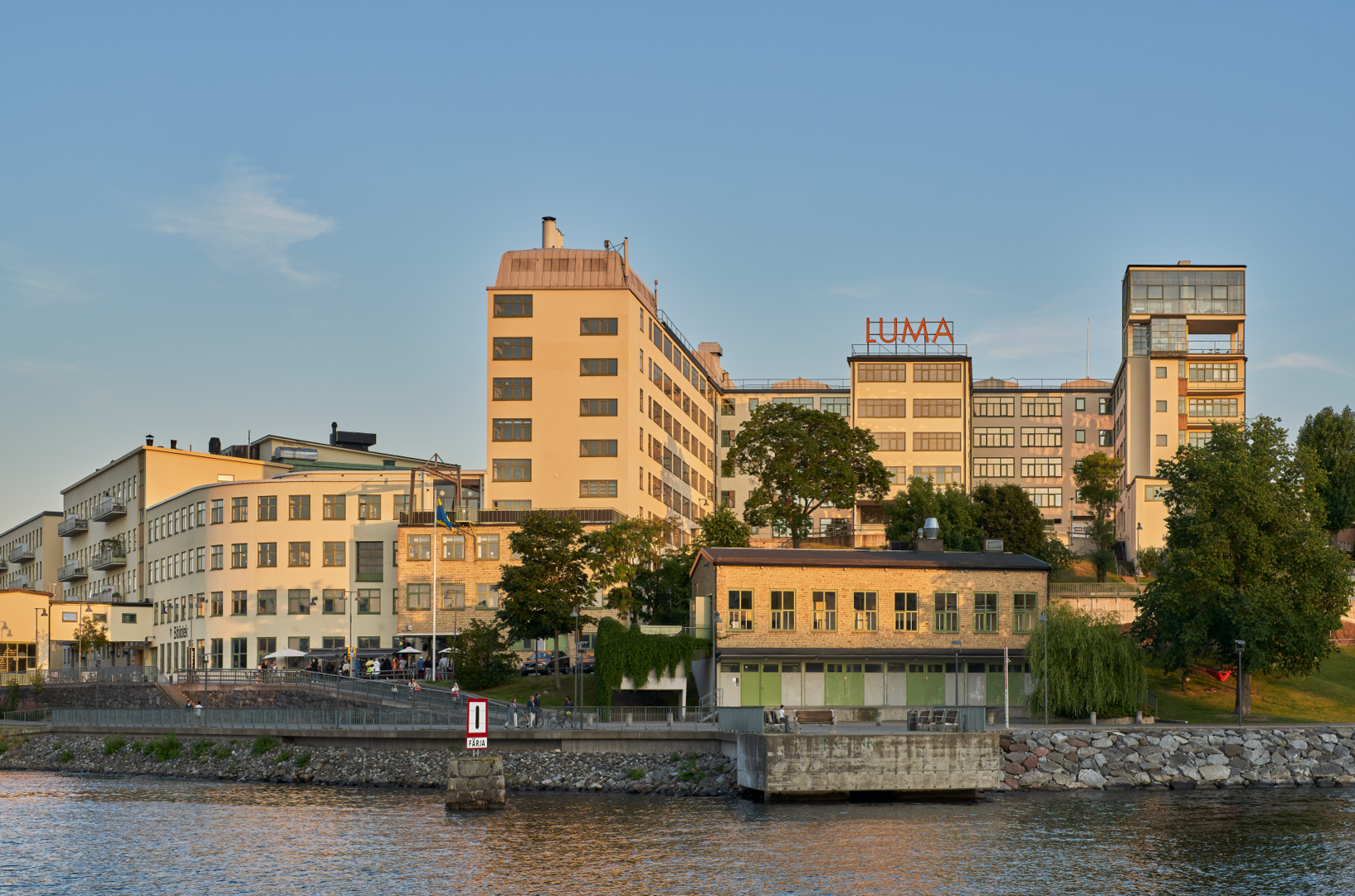 Lumafabriken erbjuder vackra lokaler med industrikaraktär och utsikt över Hammarby Sjö.